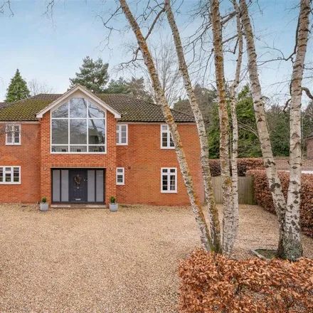 Rent this 6 bed house on Llanvair Close in South Ascot, SL5 9HX