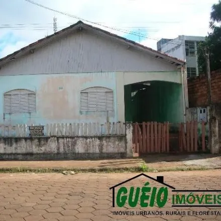 Buy this 3 bed house on Escola Estadual Doutor Epaminondas Ferreira Lobo in Rua Major Salvador Rufino, Centro