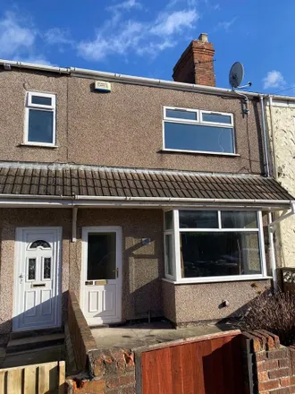 Rent this 3 bed townhouse on 39 Ainslie Street in Grimsby, DN32 0LY