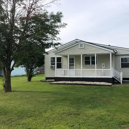 Image 1 - 32 Delaware Street, Village of Rouses Point, Clinton County, NY 12979, USA - House for sale