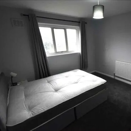 Image 2 - Clarendon Gardens, Worcester Park Estate, DA2 6EZ, United Kingdom - House for rent