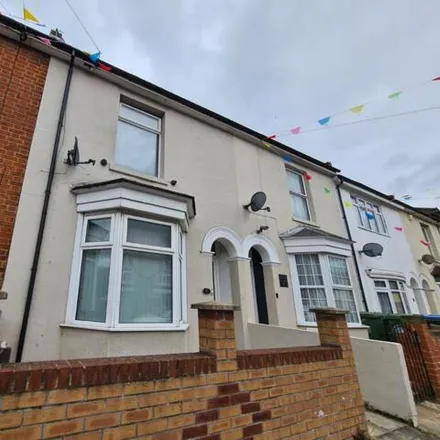 Rent this 3 bed townhouse on Northbrook Road in Queensland, Southampton