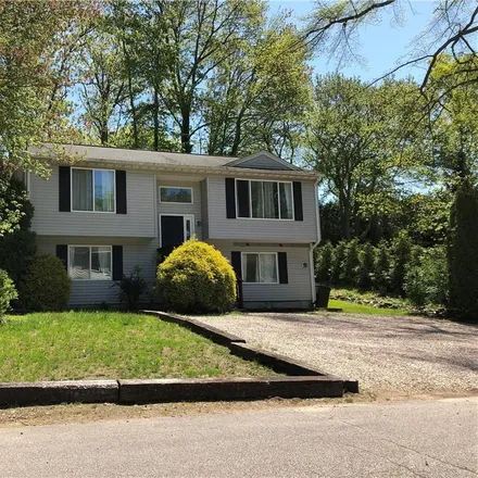 Rent this 4 bed house on 9 Meadow Sweet Trail in Narragansett, RI 02874