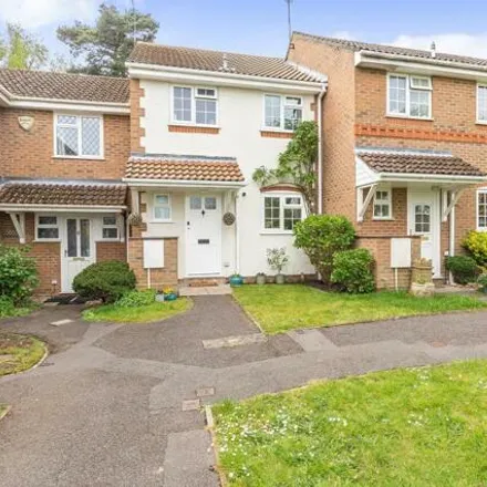 Buy this 3 bed townhouse on Miles Place in Lightwater, GU18 5LD