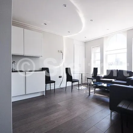 Rent this 3 bed apartment on Empire Square in London, N7 6JN