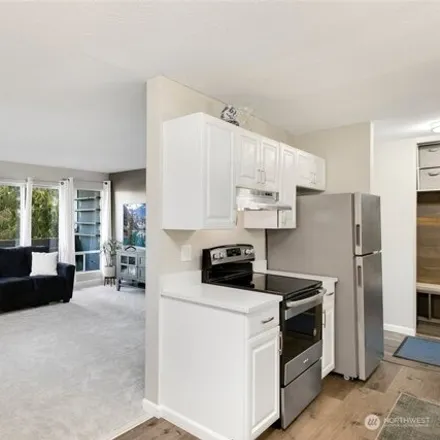 Image 7 - 10457 Des Moines Memorial Drive South, Southern Heights, Seattle, WA 98168, USA - Condo for sale