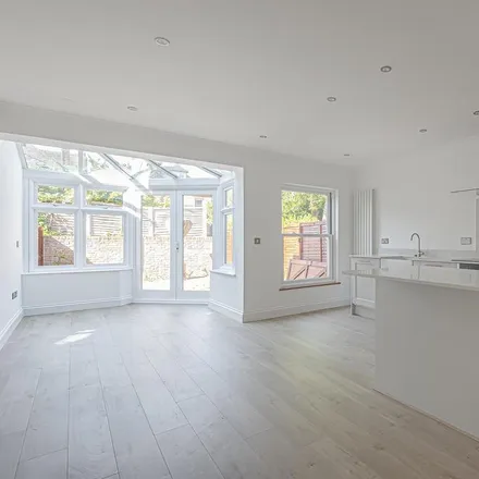 Rent this 3 bed townhouse on Pagoda Grove in West Dulwich, London