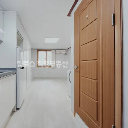 Rent this studio apartment on 서울특별시 관악구 신림동 131-20