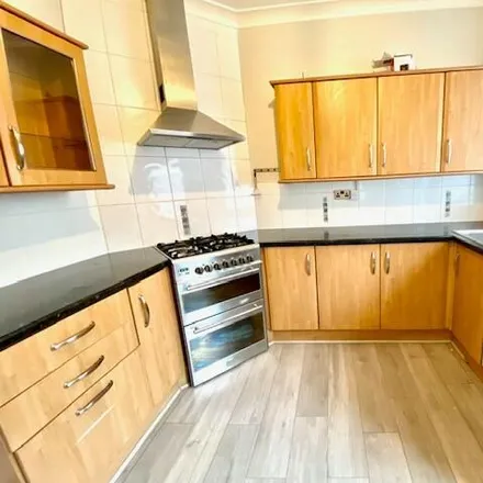 Image 2 - White Cross Road, Cudworth, S72 8EA, United Kingdom - House for rent