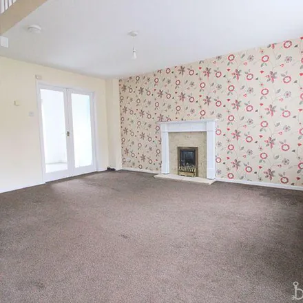 Rent this 2 bed townhouse on Fieldhurst Court in Bradford, BD4 6DZ