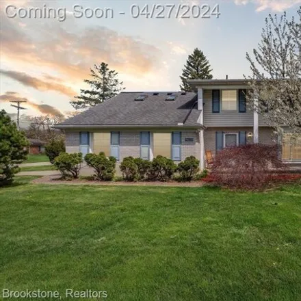 Buy this 5 bed house on 2709 Brady Drive in Bloomfield Township, MI 48304