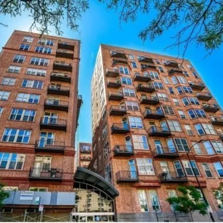 Buy this 2 bed condo on 521 South Jefferson Street in Chicago, IL 60607