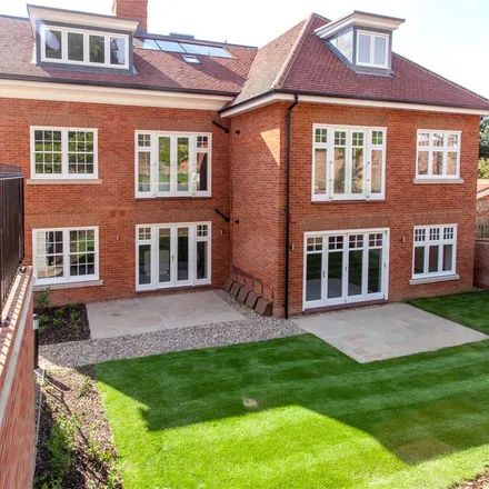 Rent this 3 bed apartment on 24 Hart Street in Henley-on-Thames, RG9 2AU