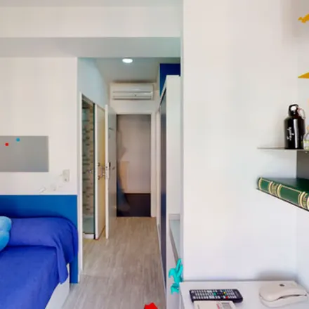 Rent this 1 bed apartment on Taberna La Daniela in Calle del General Pardiñas, 21