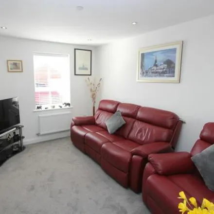 Image 3 - unnamed road, Vale of Glamorgan, CF62 4HP, United Kingdom - Townhouse for sale