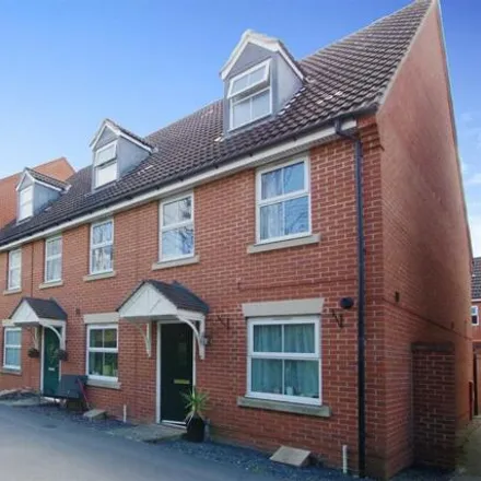 Buy this 3 bed townhouse on Lavinia Walk in Swindon, SN25 1AP