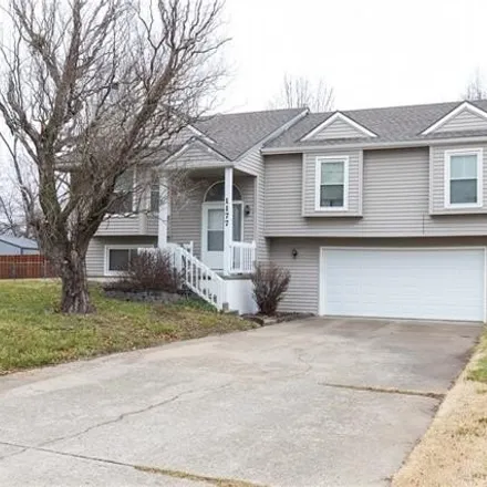Buy this 3 bed house on 1101 Greenwood Park in Tonganoxie, KS 66086