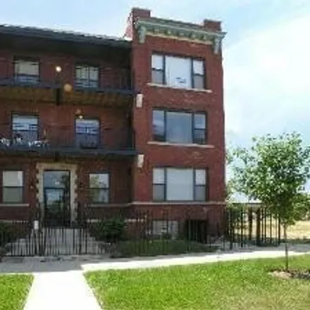 Buy this 2 bed condo on 5830-5832 South Calumet Avenue in Chicago, IL 60637