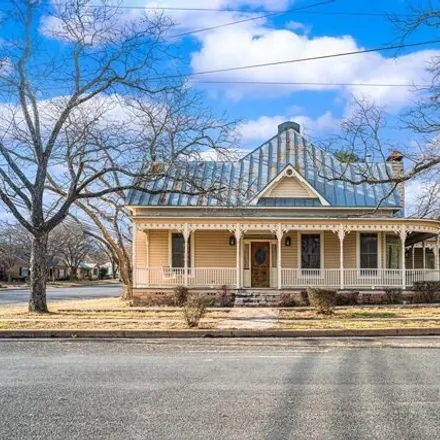 Image 2 - 176 South Bowie Street, Fredericksburg, TX 78624, USA - House for sale