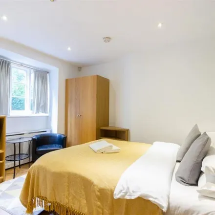 Rent this 1 bed apartment on 30 Cartwright Gardens in London, WC1H 9EH