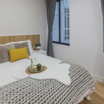 Rent this 8 bed apartment on Dantxari in Calle de Ventura Rodríguez, 8