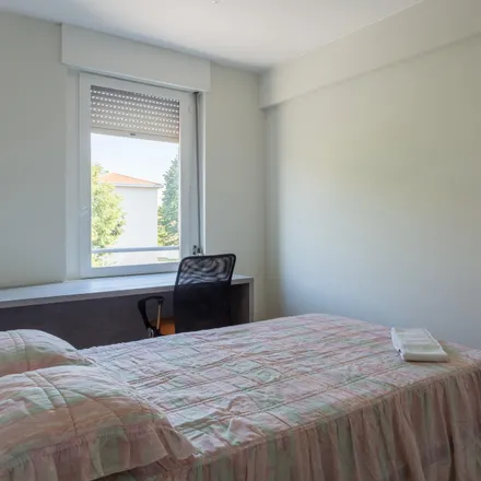 Rent this 3 bed room on Rua das Berlengas in 4200-491 Porto, Portugal