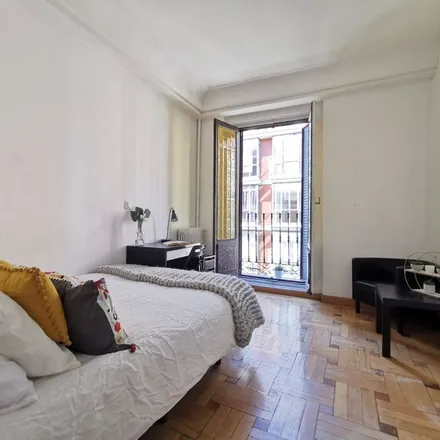 Rent this 6 bed room on Madrid in Calle de Atocha, 51