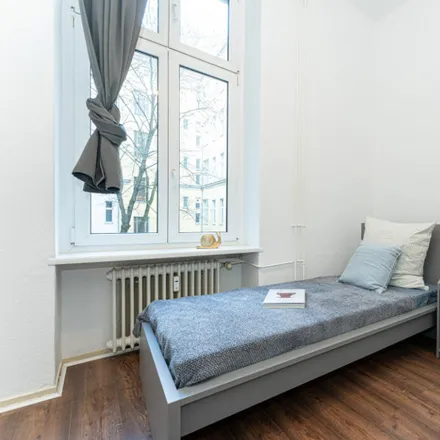 Rent this 7 bed room on Kantstraße 33 in 10625 Berlin, Germany