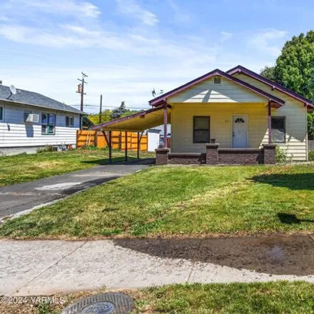 Buy this 2 bed house on 593 South 17th Avenue in Yakima, WA 98902