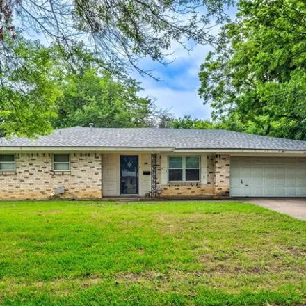 Buy this 3 bed house on 426 Holly Street in Grapevine, TX 76051