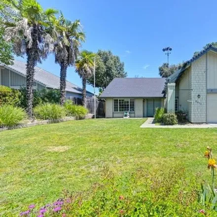 Buy this 3 bed house on 6019 Centurion Circle in Citrus Heights, CA 95621