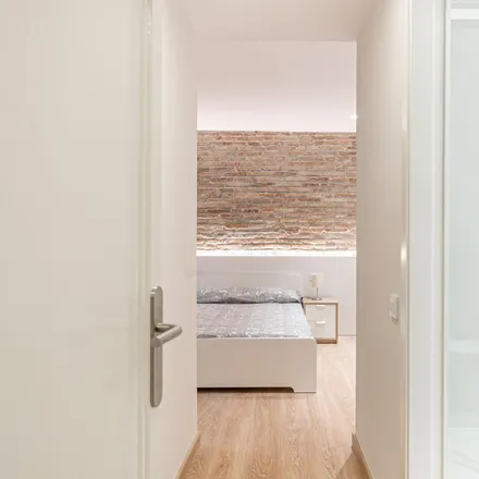 Image 5 - Carrer de Provença, 591, 08026 Barcelona, Spain - Apartment for rent