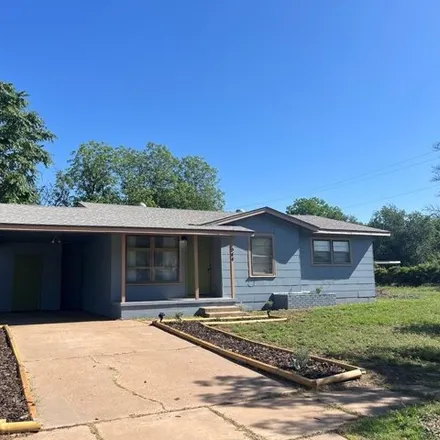 Buy this 3 bed house on 948 East 16th Street in Colorado City, TX 79512