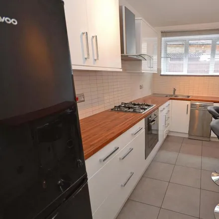 Rent this 1 bed apartment on Nether Street in London, N3 1JS