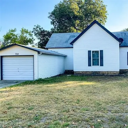 Buy this 3 bed house on 724 East Delaware Avenue in McAlester, OK 74501