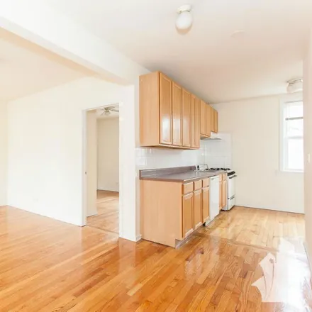 Rent this studio apartment on 722 West Barry Avenue