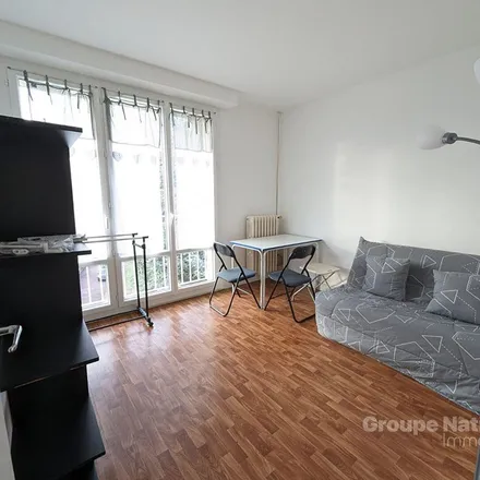 Image 2 - 19 Place Georges Clemenceau, 60000 Beauvais, France - Apartment for rent