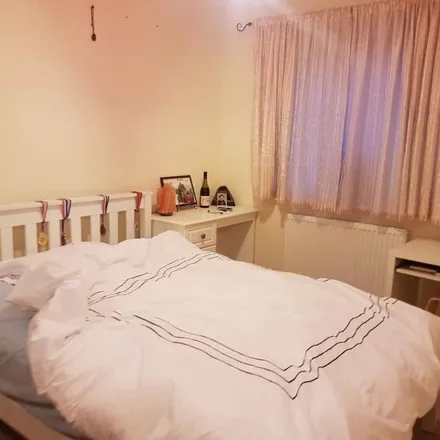 Rent this 1 bed room on Maurice Browne Avenue in London, NW7 1ED