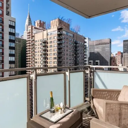 Image 6 - The Churchill, 300 East 40th Street, New York, NY 10016, USA - House for sale