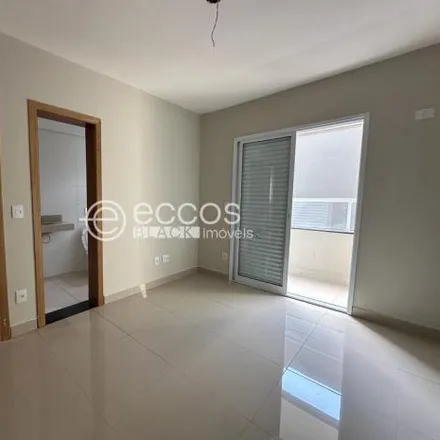 Buy this 3 bed apartment on Avenida Maestro Vila Lobos in Tubalina, Uberlândia - MG