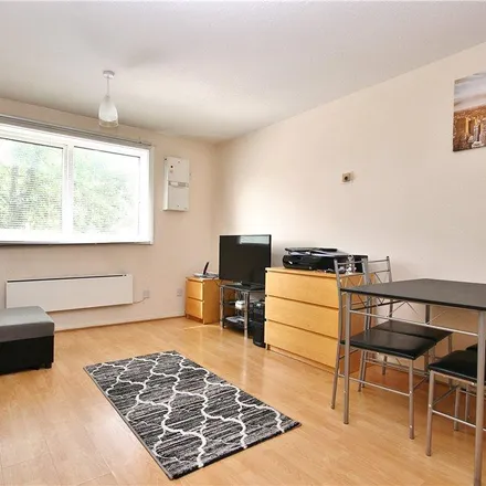 Rent this studio apartment on Baysfarm Court in London, UB7 0DY