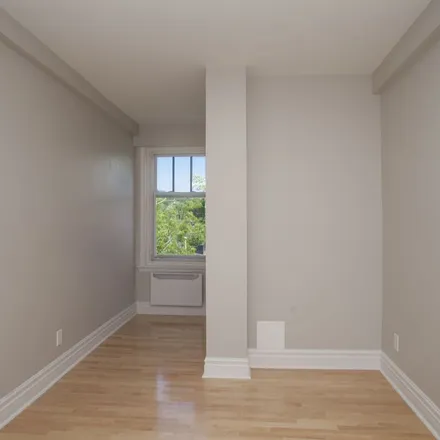 Rent this 3 bed apartment on 437 Avenue Strathcona in Westmount, QC H3Z 1E9