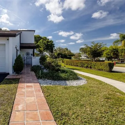 Image 2 - 16818 Royal Poinciana Drive, Weston, FL 33326, USA - House for sale