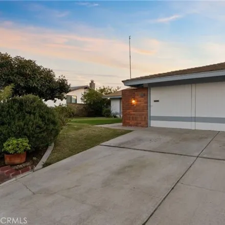 Image 4 - 1205 Outrigger Drive, Newport Beach, CA 92625, USA - House for sale