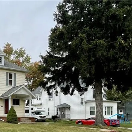 Buy this 4 bed house on 576 West Fremont Street in Fostoria, OH 44830