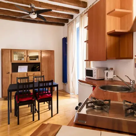 Rent this studio apartment on Via Pastrengo 11