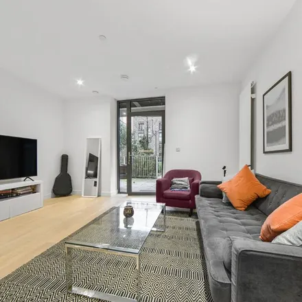 Image 3 - Commodore House, Admiralty Avenue, London, E16 2PZ, United Kingdom - Apartment for rent