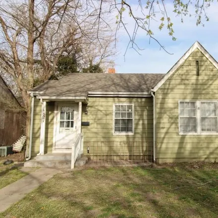 Buy this 2 bed house on 825 South 11th Street in Salina, KS 67401