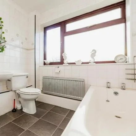 Image 3 - Allen Gardens, Sheffield, S35 9TT, United Kingdom - House for sale