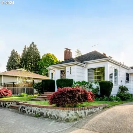 Buy this 2 bed house on 8025 North Fenwick Avenue in Portland, OR 97217